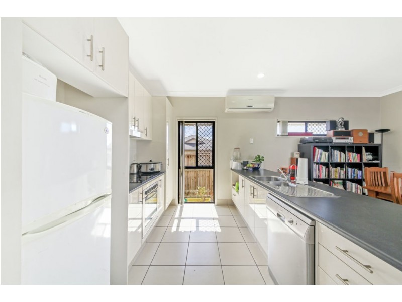 1 Wells Close, North Lakes QLD 4509