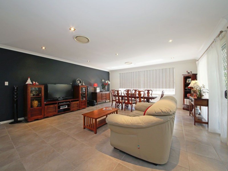 24 Forrestal Circuit, North Lakes QLD 4509