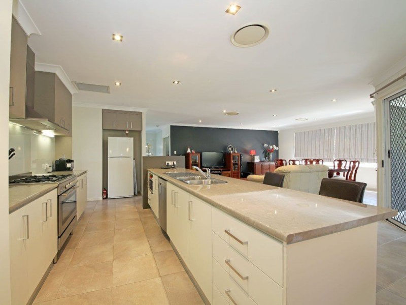 24 Forrestal Circuit, North Lakes QLD 4509