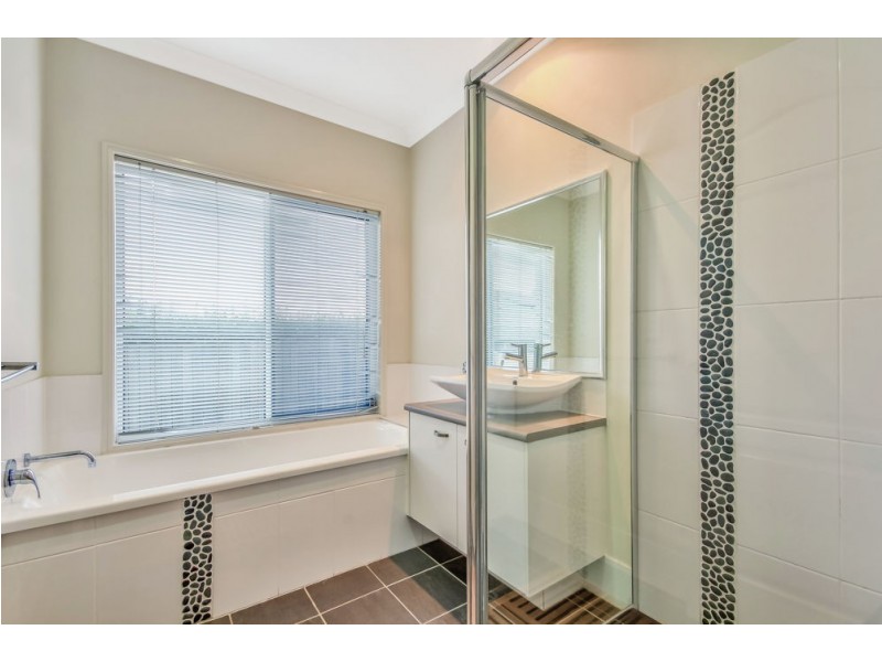 16 Webster Court, Petrie QLD 4502