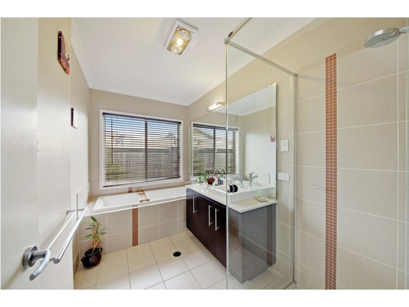27 Stirling Esplanade, Griffin QLD 4503