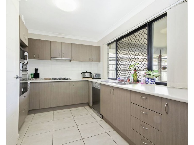 6 Denham Crescent, North Lakes QLD 4509