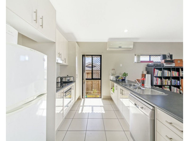 1 Wells Close, North Lakes QLD 4509