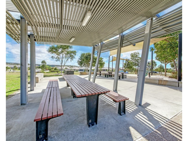 1 Wells Close, North Lakes QLD 4509