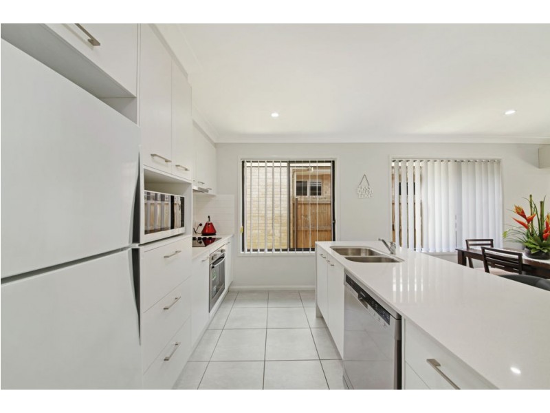26 Mapleton Drive, North Lakes QLD 4509
