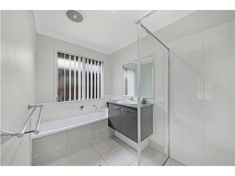 26 Mapleton Drive, North Lakes QLD 4509