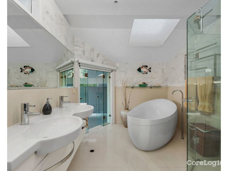 21 Kennedy Esplanade, Scarborough QLD 4020