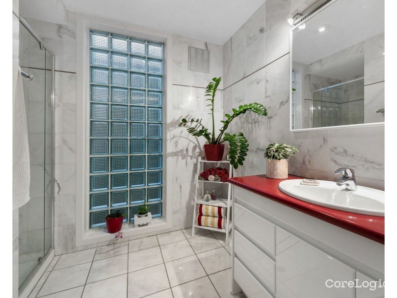 21 Kennedy Esplanade, Scarborough QLD 4020