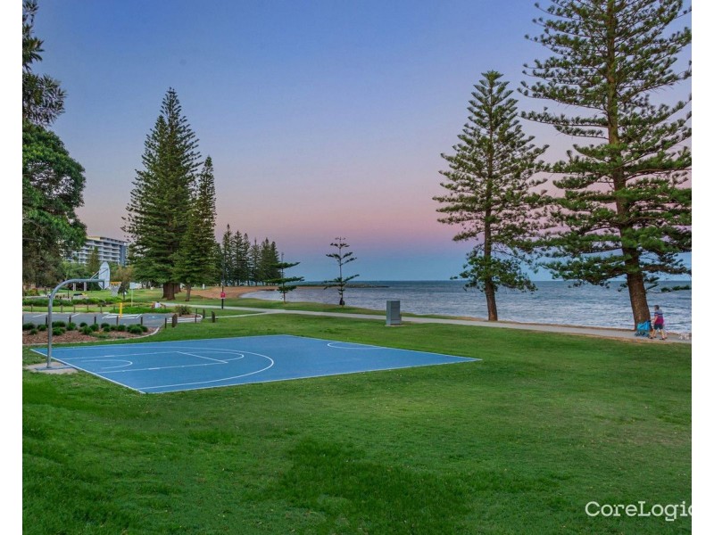 21 Kennedy Esplanade, Scarborough QLD 4020