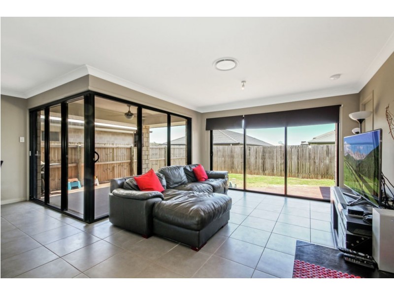 70 Wallarah Parade, North Lakes QLD 4509
