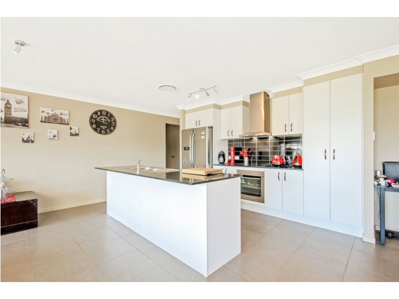 70 Wallarah Parade, North Lakes QLD 4509