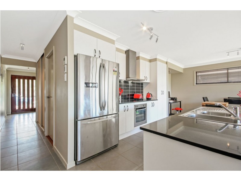 70 Wallarah Parade, North Lakes QLD 4509