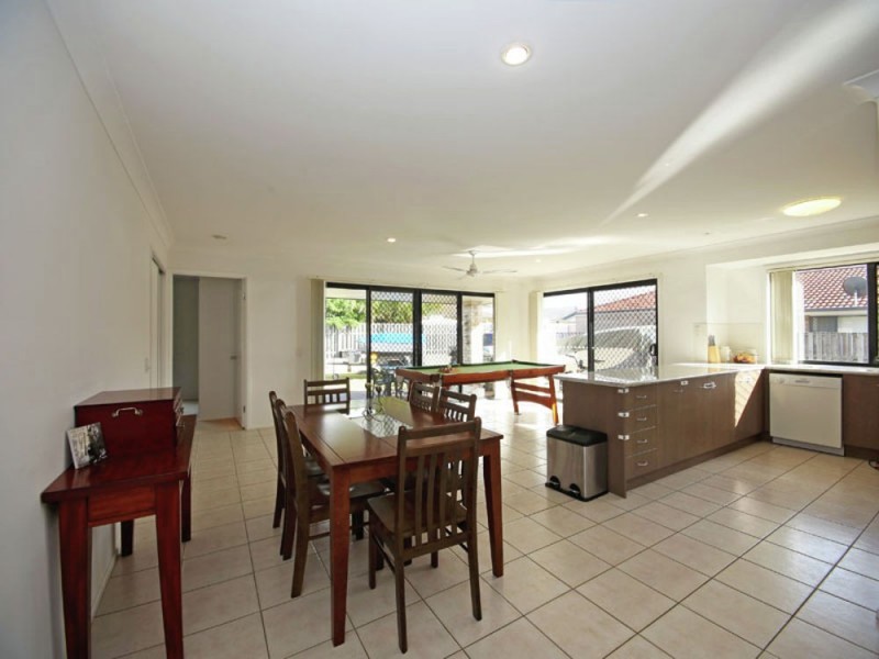 6 Hind Court, Bellmere QLD 4510