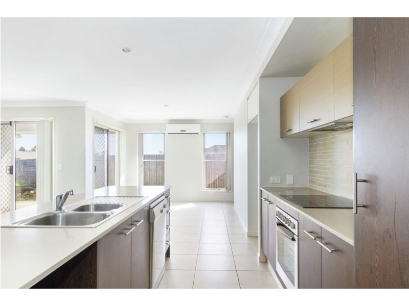 27 Denham Crescent, North Lakes QLD 4509