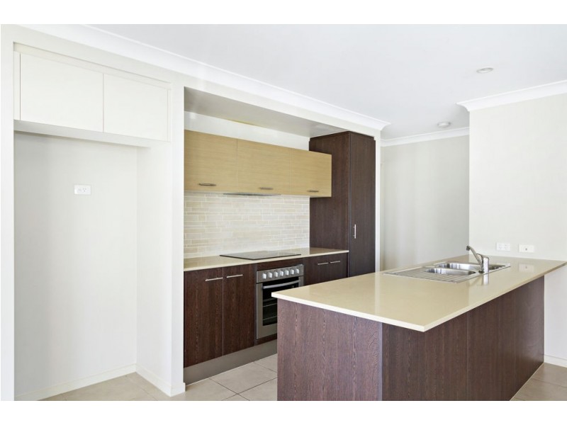 27 Denham Crescent, North Lakes QLD 4509
