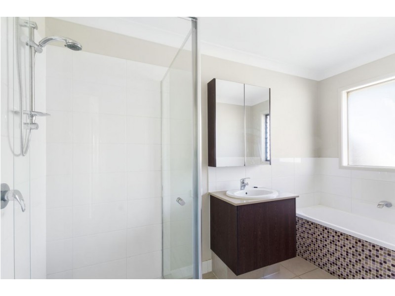 27 Denham Crescent, North Lakes QLD 4509