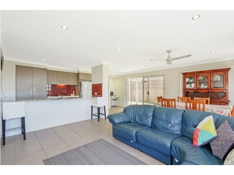 72 Mapleton Drive, North Lakes QLD 4509