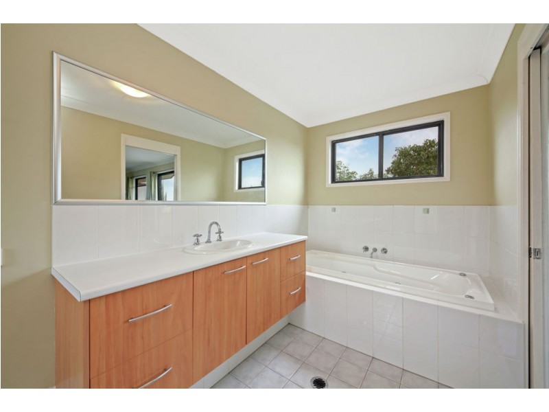 8 Elkington Circuit, North Lakes QLD 4509
