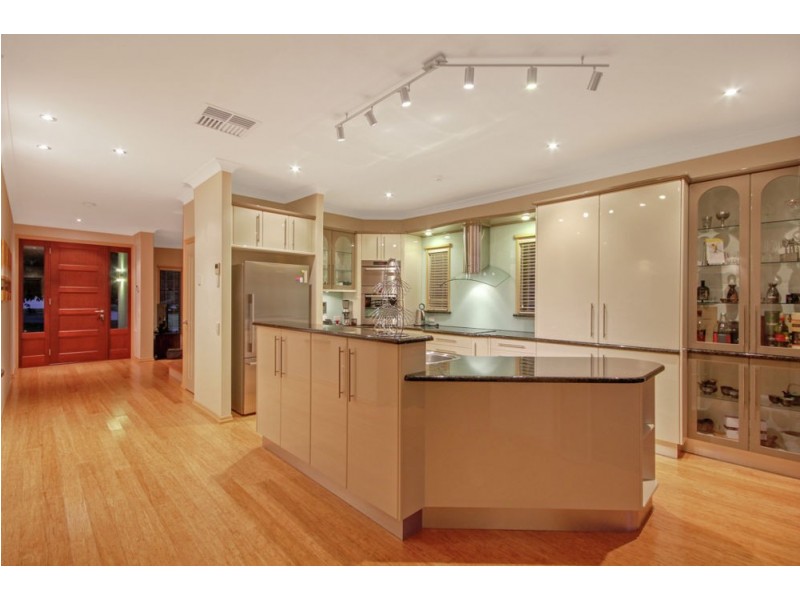 16 Senior Close, North Lakes QLD 4509