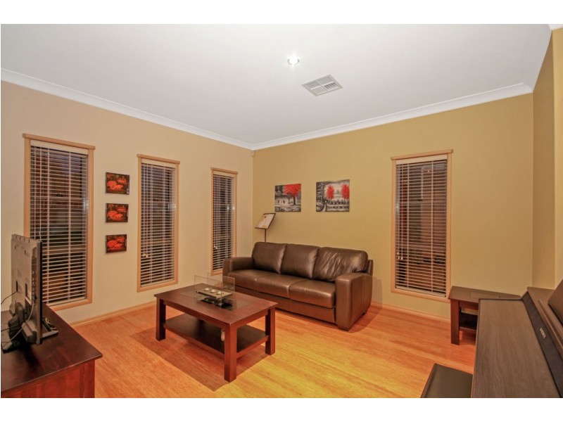 16 Senior Close, North Lakes QLD 4509