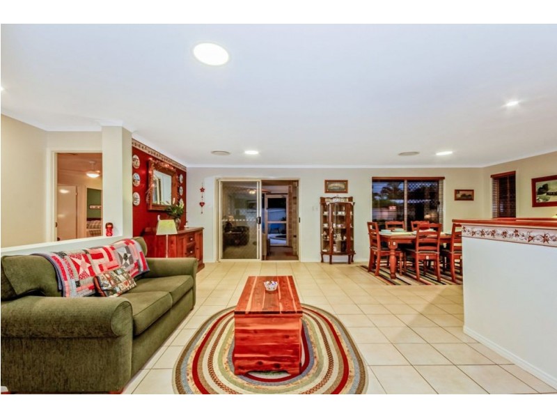 19 Vibrant Court, Dakabin QLD 4503