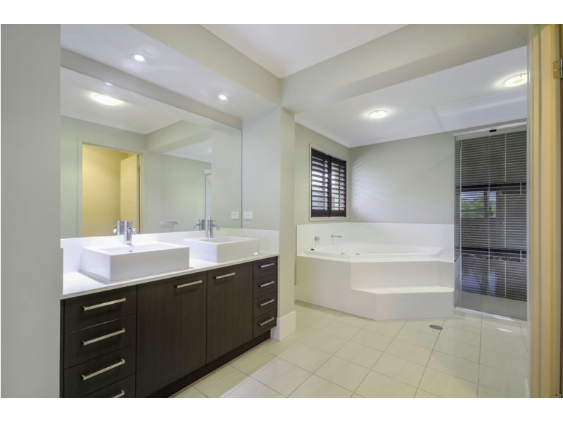 11 Holly Cresent, Griffin QLD 4503