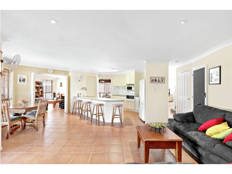 11 Boronia Court, Albany Creek QLD 4035