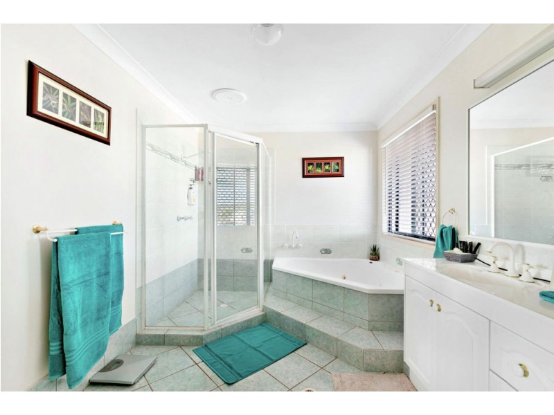 11 Boronia Court, Albany Creek QLD 4035