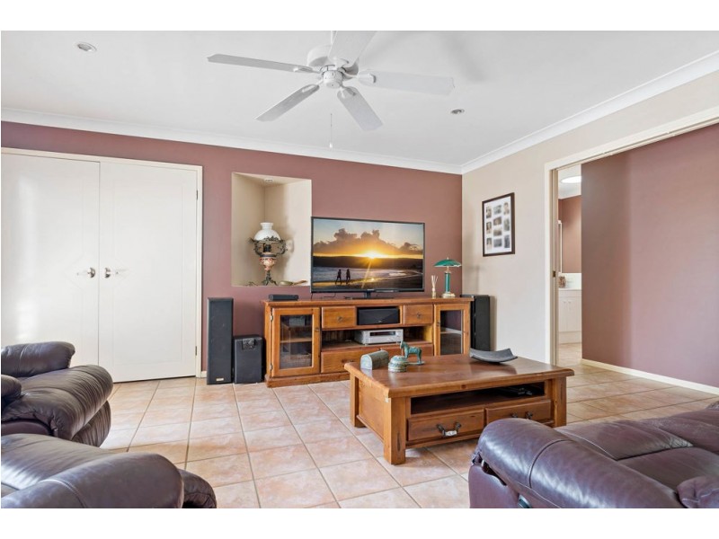 11 Boondooma Circuit, Albany Creek QLD 4035