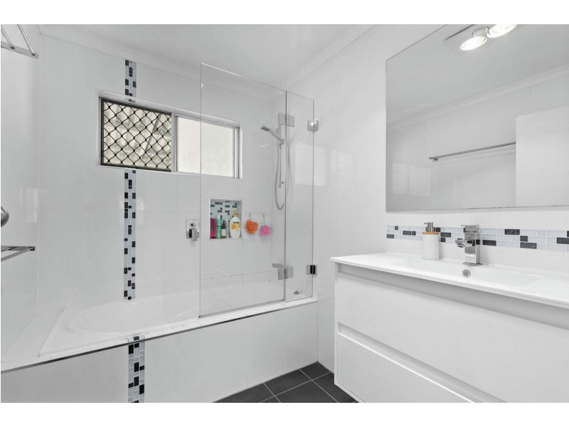 18 Sylvester Drive, Kallangur QLD 4503