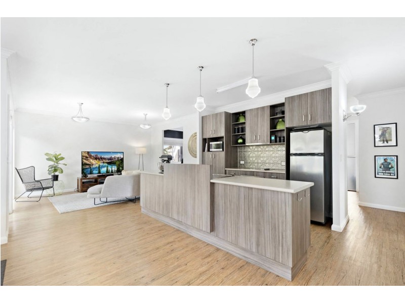 10 Burns Parade, Kallangur QLD 4503