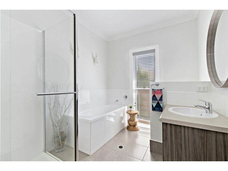 10 Burns Parade, Kallangur QLD 4503