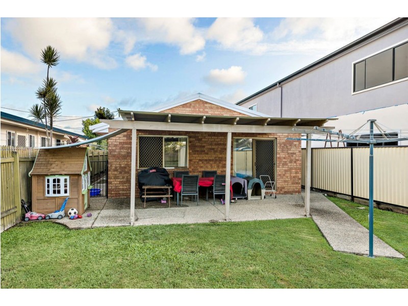 18 Lime Street, Redcliffe QLD 4020