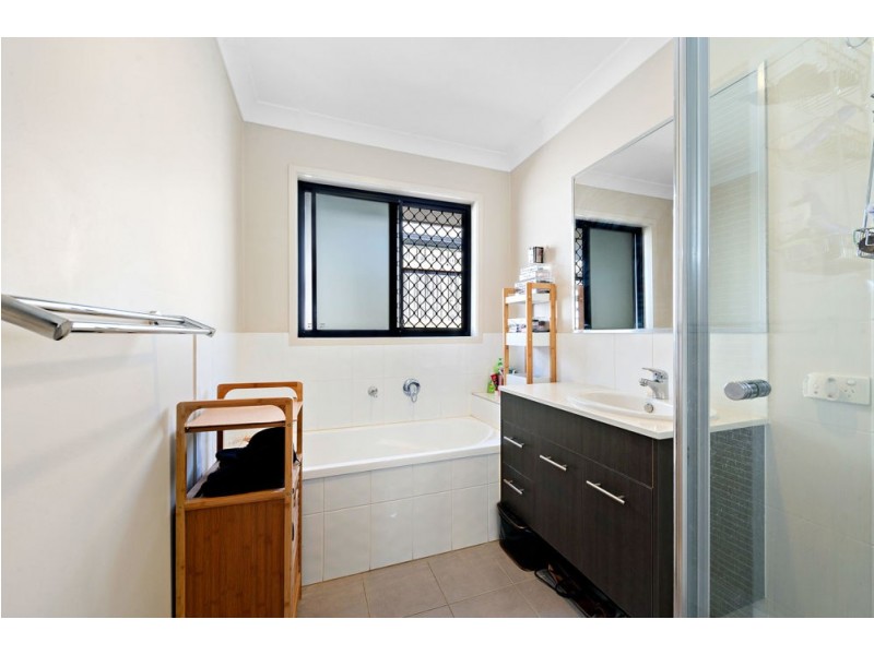 100 Mackintosh Drive, North Lakes QLD 4509