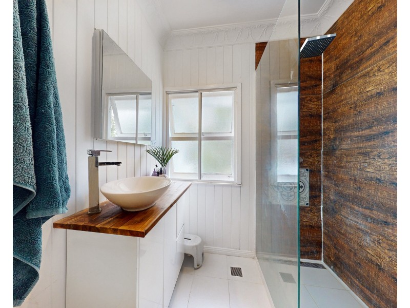 31 Bishop Road, Beachmere QLD 4510