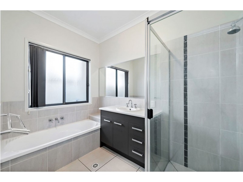 49 Nicklaus Parade, North Lakes QLD 4509