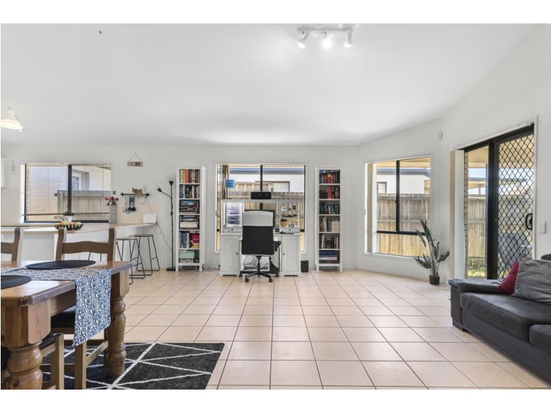 14 Whitfield Crescent, North Lakes QLD 4509