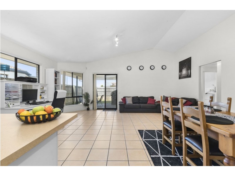 14 Whitfield Crescent, North Lakes QLD 4509