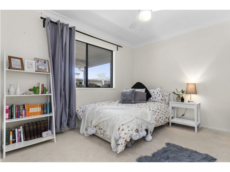 14 Whitfield Crescent, North Lakes QLD 4509