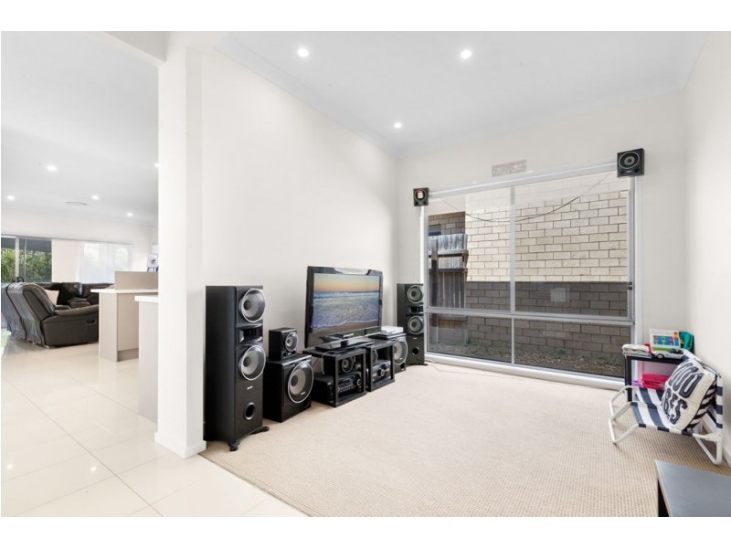 8 Glider Street, North Lakes QLD 4509