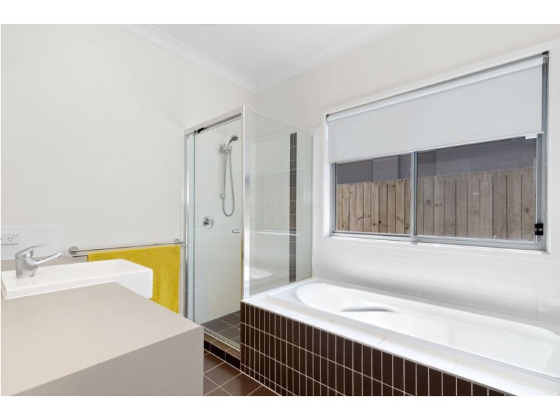 8 Glider Street, North Lakes QLD 4509