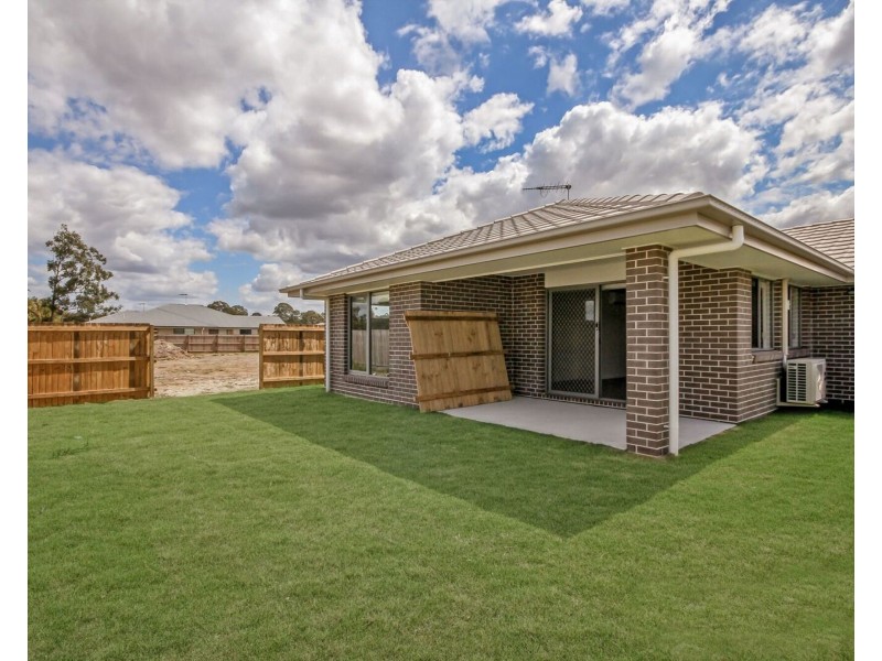 2/5 Whitehaven Street, Burpengary QLD 4505