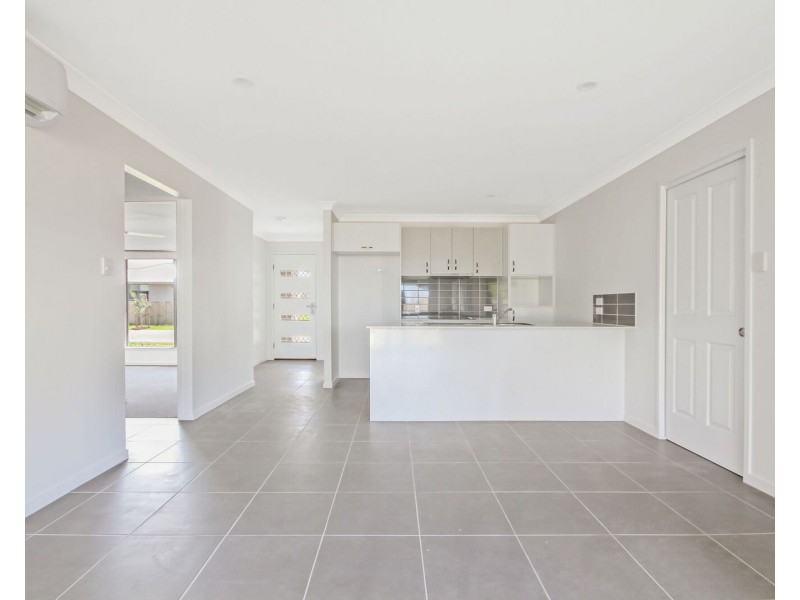 2/5 Whitehaven Street, Burpengary QLD 4505