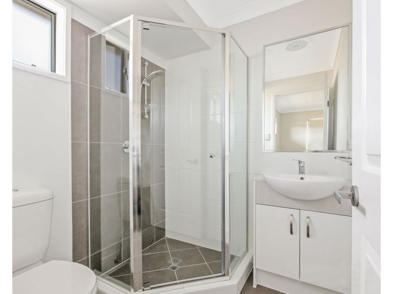 2/5 Whitehaven Street, Burpengary QLD 4505