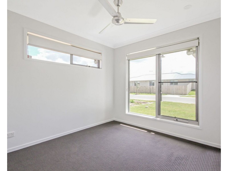2/5 Whitehaven Street, Burpengary QLD 4505