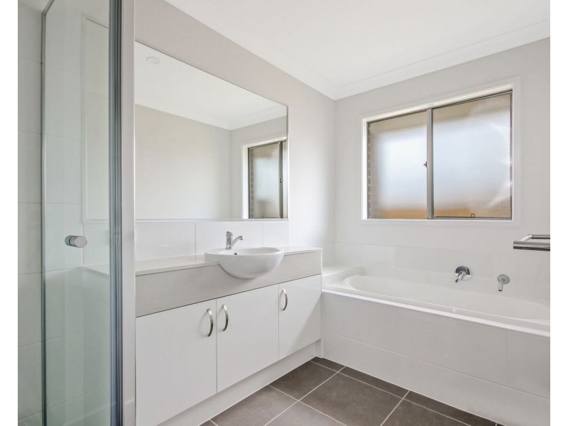 2/5 Whitehaven Street, Burpengary QLD 4505