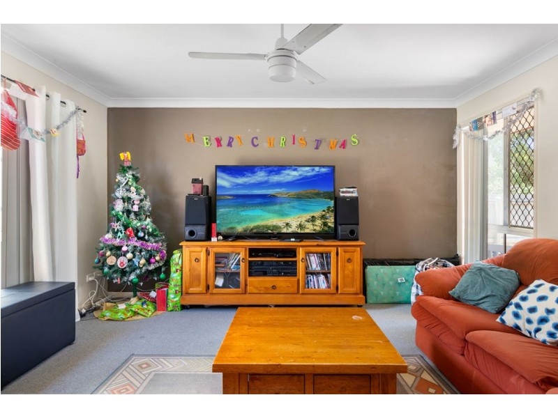 1 Esk Place, Kallangur QLD 4503