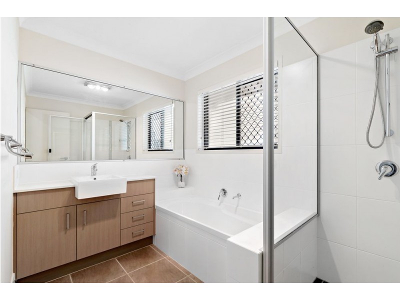 10 Aniseed Crescent, Griffin QLD 4503