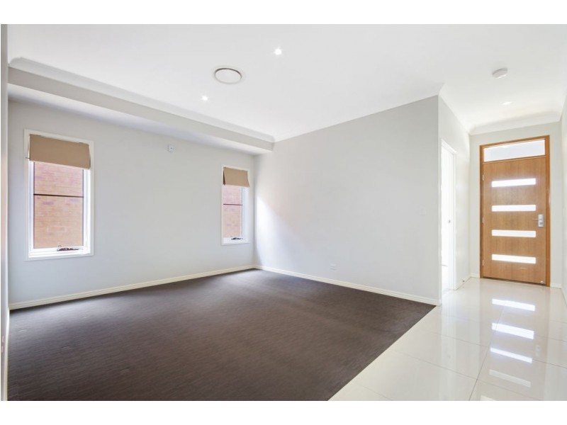 8 Ravensbourne Crescent, North Lakes QLD 4509