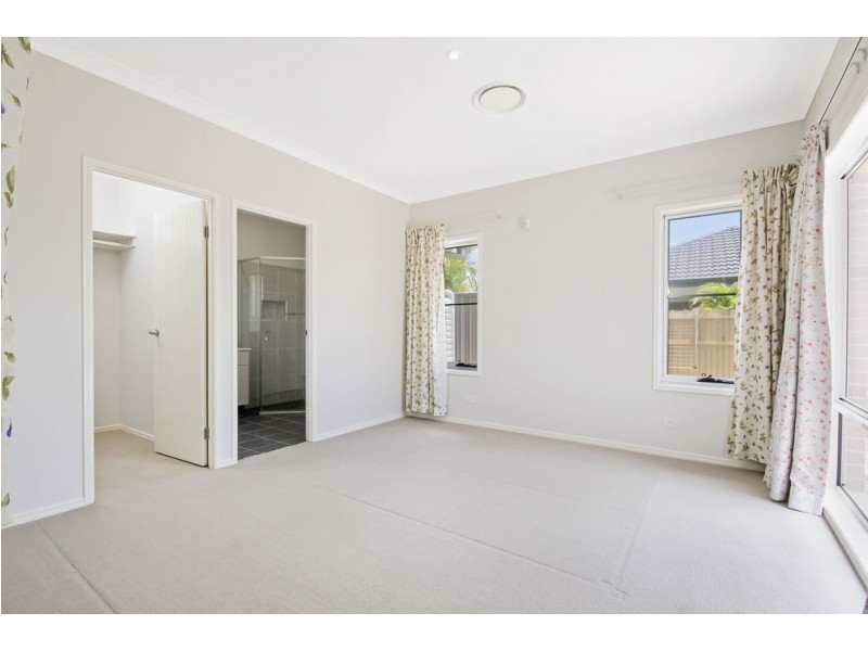 8 Ravensbourne Crescent, North Lakes QLD 4509